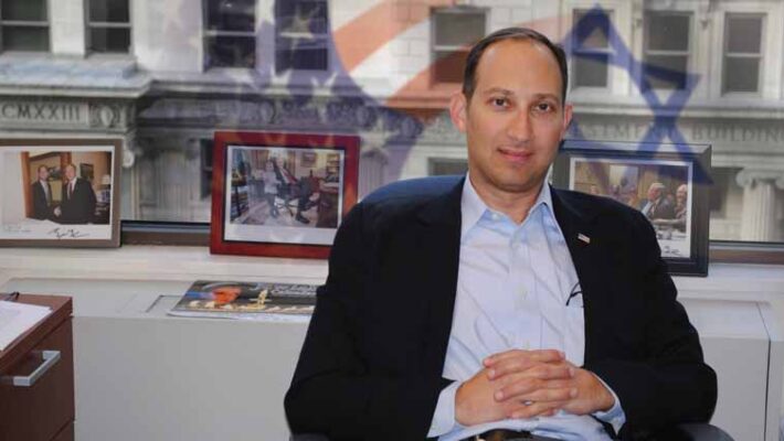 テヴィ・トロイ